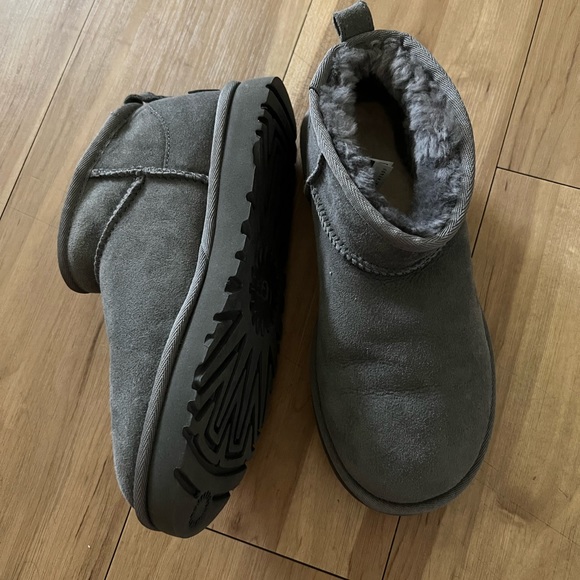 Ugg Ultra Mini Classic Boot - Picture 6 of 11